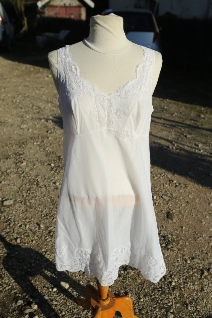 BELLE COMBINAISON FOND de robe vintage nylon blanc MARGARETT 42 neuv